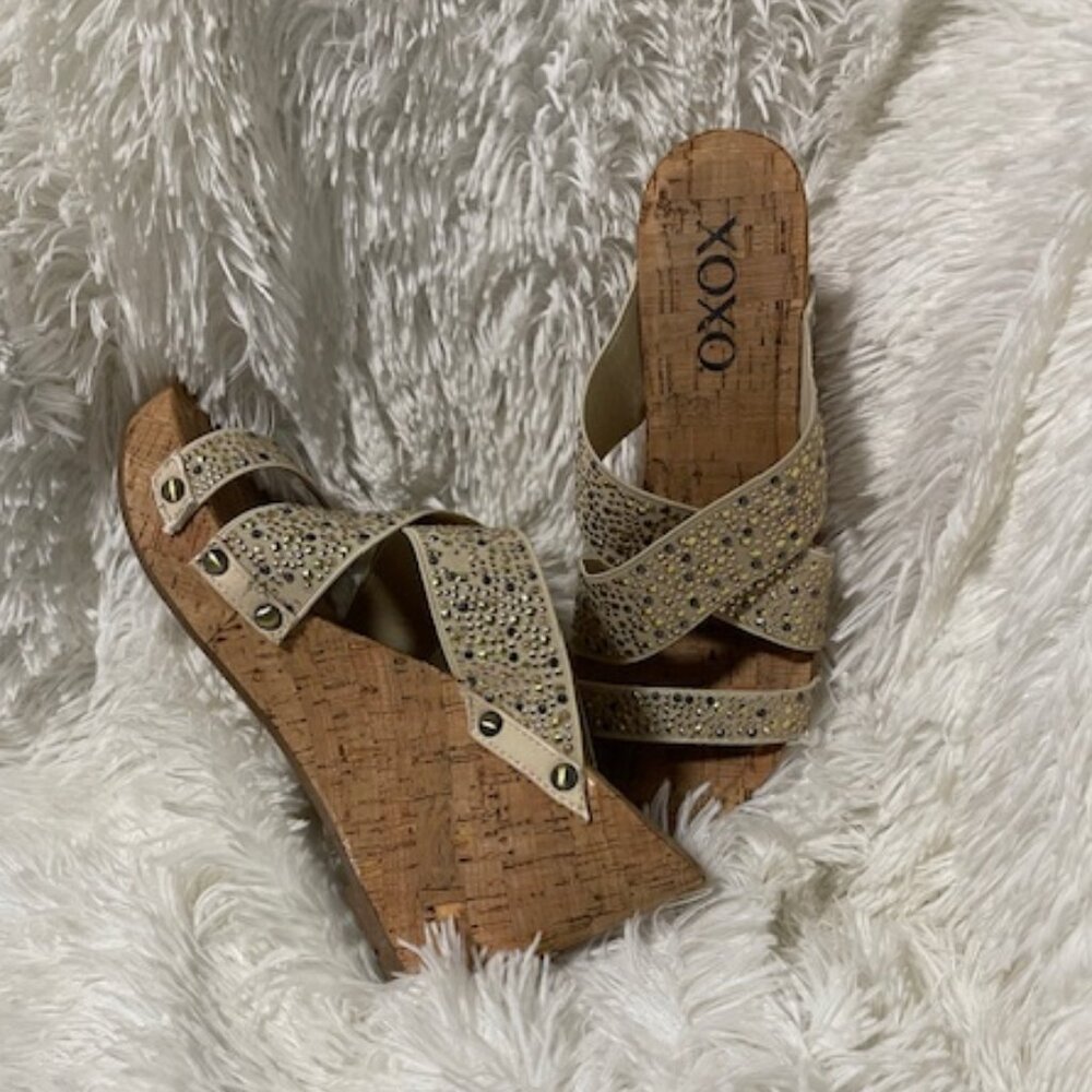 XOXO/WEDGES Sandals - Picture 2 of 4